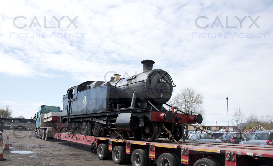 ©Calyx Swindon & Criclade Railway takes delivery of a 2-8-0 GWR Tank engine 4247 on temporary loan.